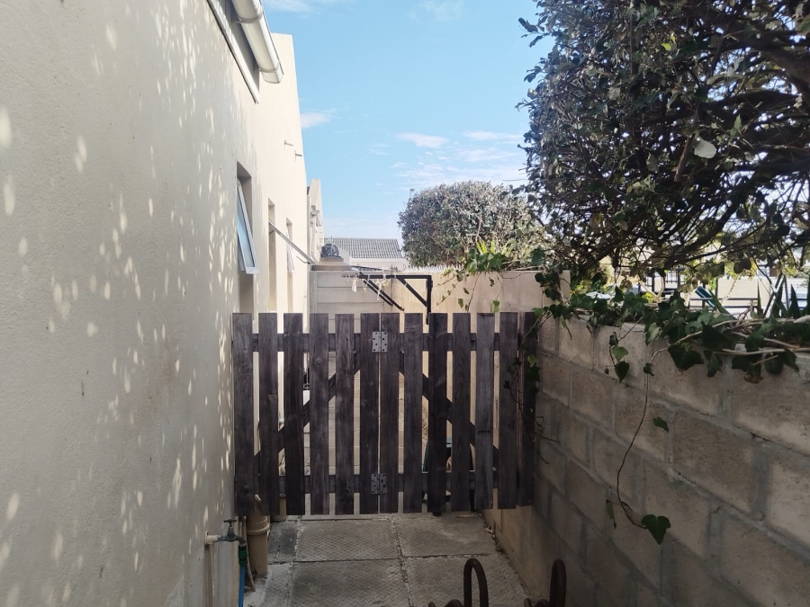 To Let 2 Bedroom Property for Rent in Muizenberg Western Cape
